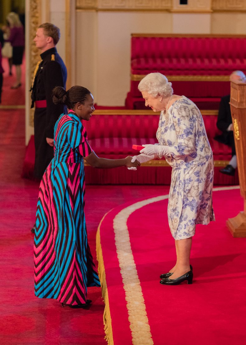peris recieves an award from the queen